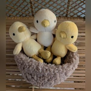 Jellycat - RARE "We Are Nesting Chickies" ❄️🐥